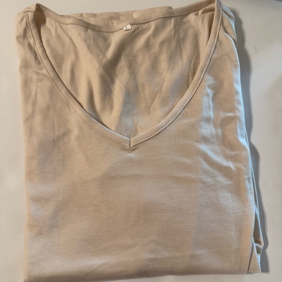 Women’s Ivory Stretchy Cap Sleeves Casual V-neck T-shirt Size Large Polyester - Picture 10 of 11